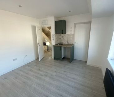 Studio Flat, Haydons Road, SW19 - Photo 4