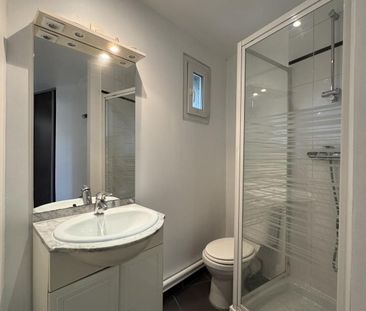 Location Appartement 1 pièce 23m² LA VALENTINE 11ème - Photo 3