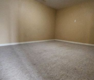 GLenrosa 2 bd, 1 bath walkout basement suite avail now - Photo 4