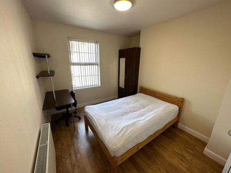 10 bedroom detached house to rent - Photo 3