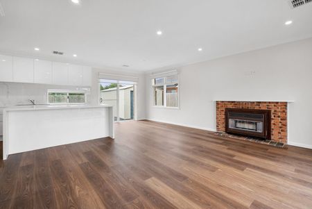 30 Berembong Drive, Keilor East VIC 3033 - Photo 2