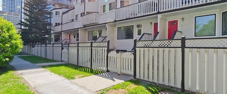 Downtown 2 bedroom townhouse for rent | 8 - 711 3 Avenue Southwest, Calgary - Photo 1