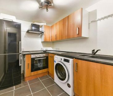 2 Bed Flat, Round House Court, CR0 - Photo 4