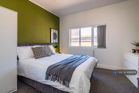 1 bedroom in a house share to rent - Photo 3