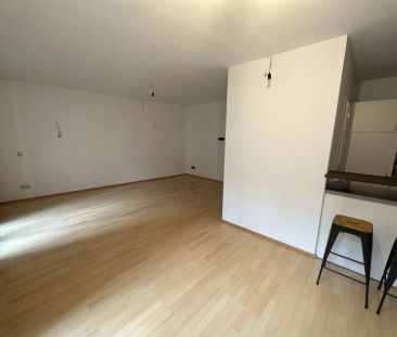 KARLSPLATZ IS CALLING: ruhige 2 Zimmer-Wohnung mit Gemeinschaftsdac... - Foto 3
