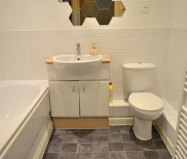 Woodcote Road, Wallington, SM6 - Photo 4