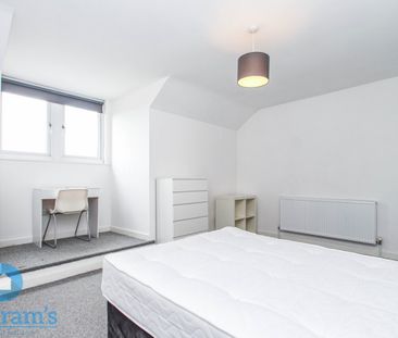 3 bed Flat for Rent - Photo 5