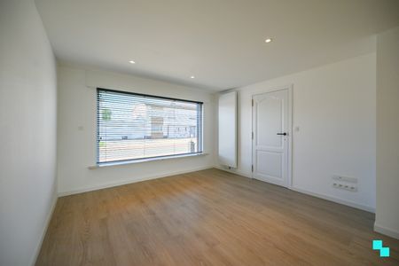 Instapklare eengezinswoning in een rustige buurt in Oostrozebeke! - Photo 2