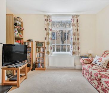 A Victorian end of terrace house located on a sought after road in ... - Photo 2