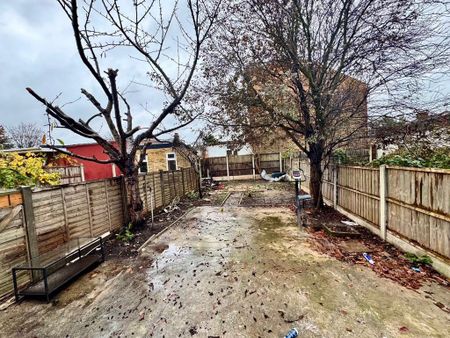 4 bedroom terraced house to rent - Photo 4