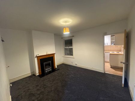 4 Bed Terraced House, Basingstoke Road, RG2 - Photo 3