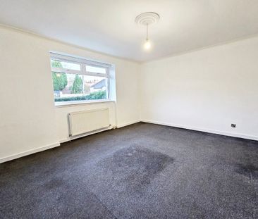 3 Bedroom Property in Riddrie Knowes - Photo 1