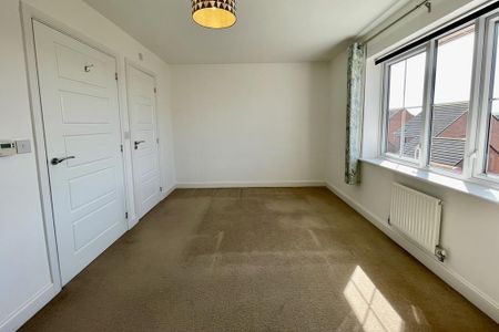 4 bedroom semi-detached house to rent - Photo 2