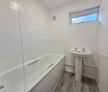 2 bedroom semi-detached house to rent - Photo 6