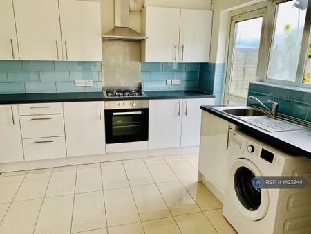 3 bedroom terraced house to rent - Photo 5