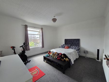 2 bedroom terraced house to rent - Photo 2