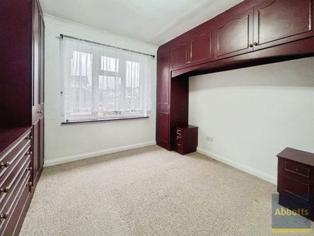 Avondale Road, Basildon - Photo 2