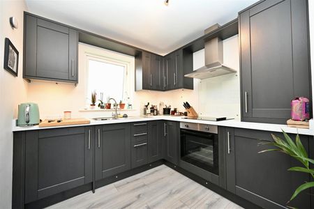 Apt 4, 61 Central Avenue, Bangor, BT20 3AU - Photo 5