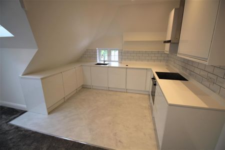 3 bed flat to rent in Wentworth, Bushey, WD23 - Photo 3