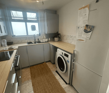 Whinchat Road, London, SE28 - Photo 2