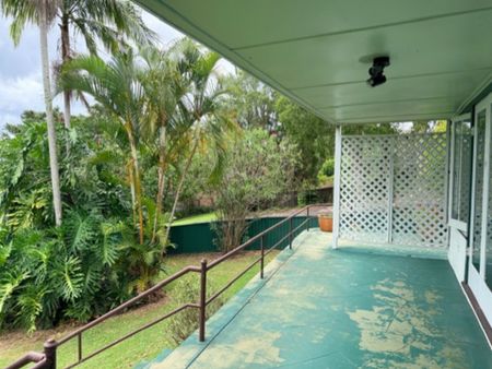 Charming Home with Sunroom - Photo 3