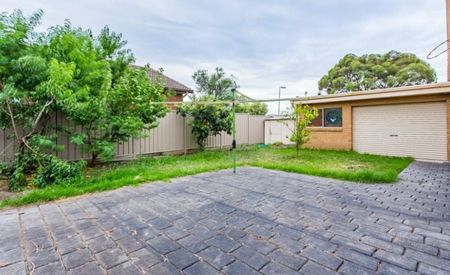 Please contact catie@sweeneyea.com.au for private inspections. - Photo 2