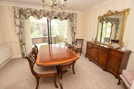 4 bedroom detached house to rent - Photo 4