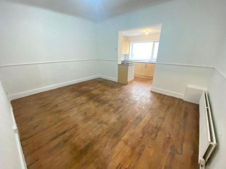 3 bedroom end of terrace house to rent - Photo 2