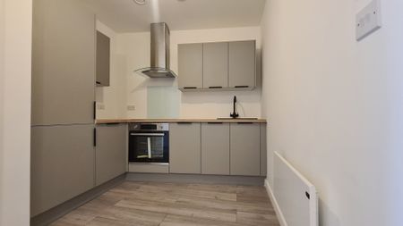 High Street, Maidenhead - Photo 3