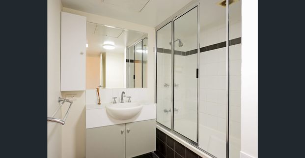 Waterfront outlook with city convenience - Photo 1