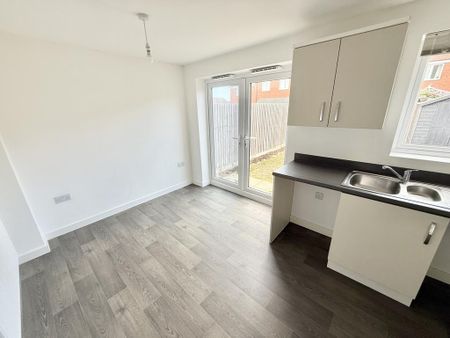 3 bedroom semi-detached house to rent - Photo 5