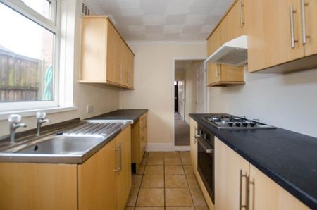 2 bedroom semi-detached house to rent - Photo 3