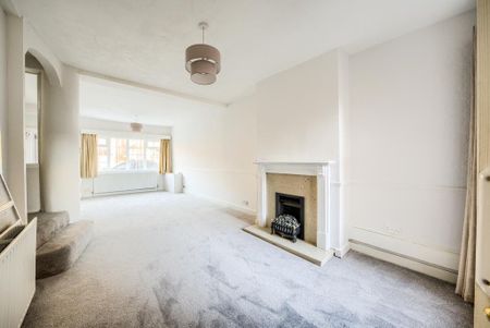 4 bedroom end of terrace house to rent - Photo 2