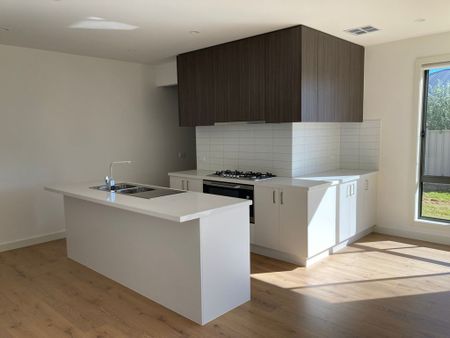 Modern Family Home North Shepparton - Photo 5