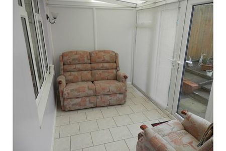 2 bedroom end of terrace house to rent - Photo 2