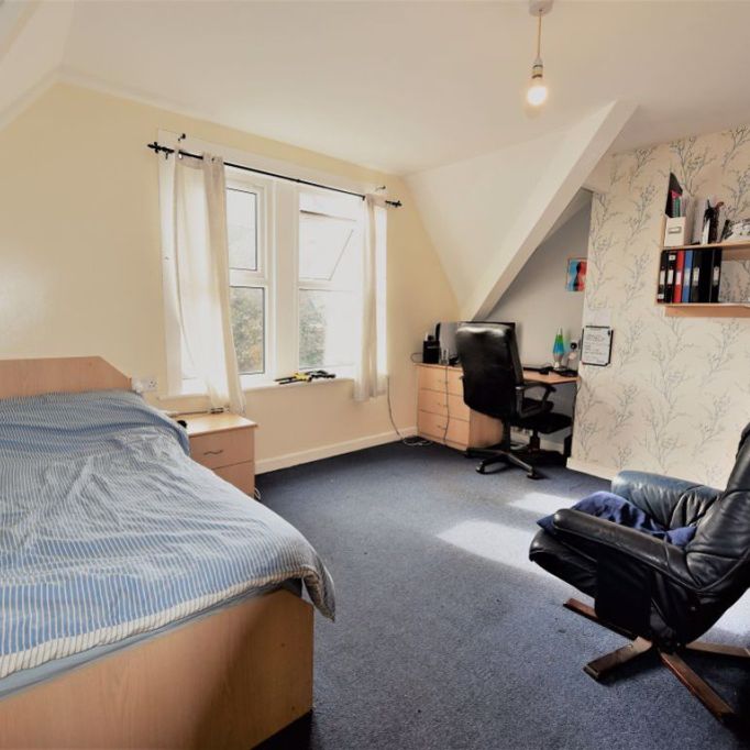 1 bedroom Flat in Flat C, Leeds - Photo 1