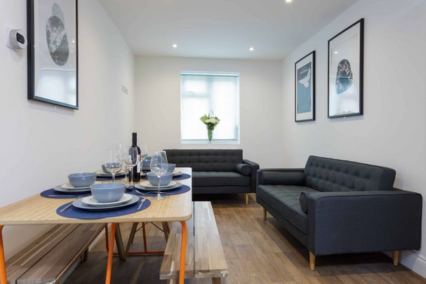 Modern Double Room With Ensuite - Photo 1