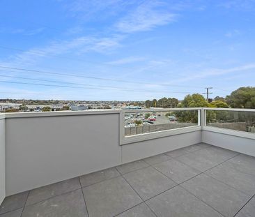 Modern, Low Maintenance Living In Ideal Location - Photo 5