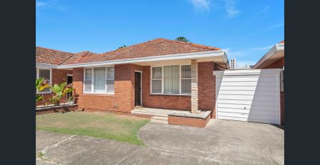 Renovated 2-Bedroom Villa in Boutique Complex - Photo 4