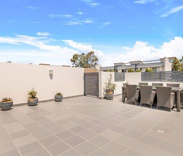 Bright & Spacious Two-Bedroom home in the Popular Sunora Complex - Photo 1