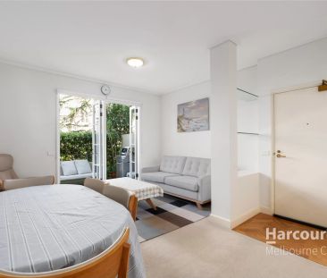 Blue Chip East Melbourne Location - Furnished - Photo 5