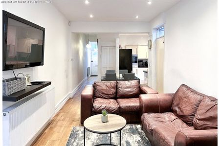 4 bedroom house to rent Victoria Road, Whalley Range, Manchester, Greater Manchester, M16 - Photo 2