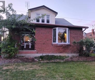 1066 SHEPHERD — 4 Bedroom - Photo 1