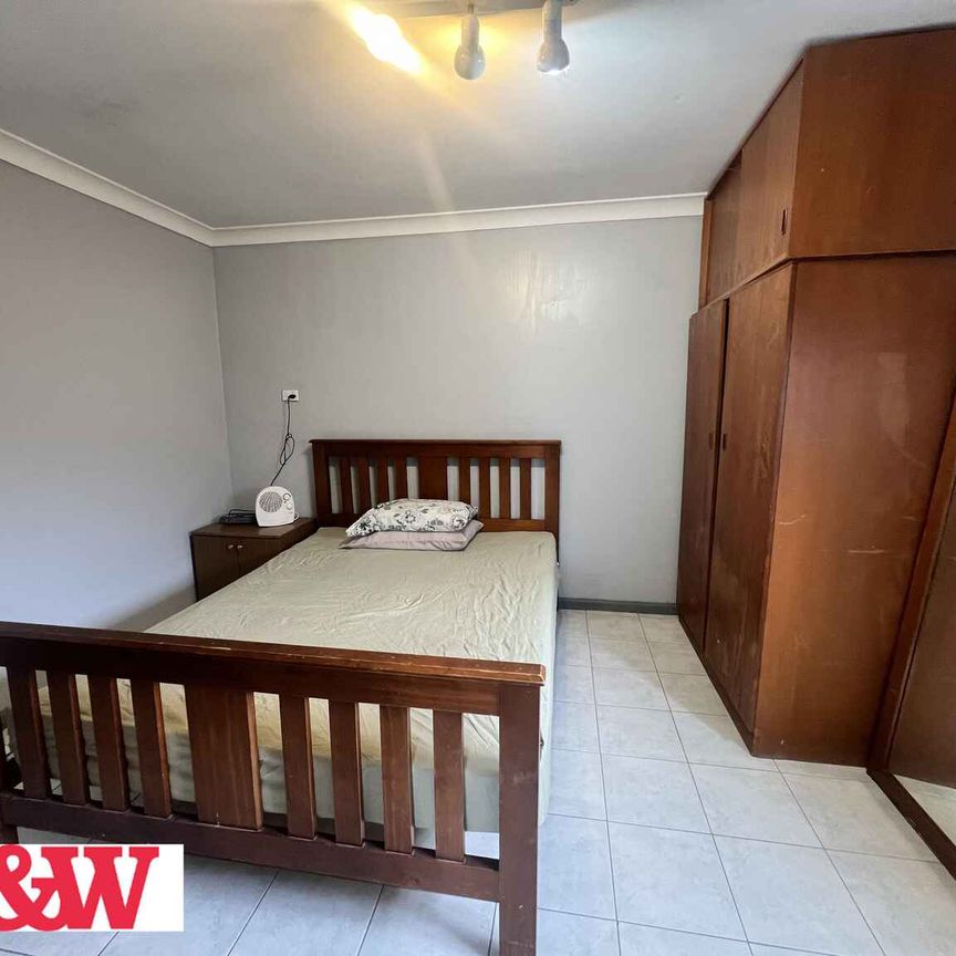 FULLY FURNISHED GRANNY FLAT !!! - Photo 1
