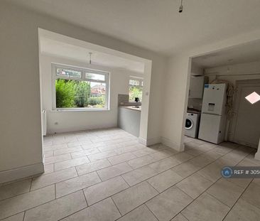 3 bedroom semi-detached house to rent - Photo 5
