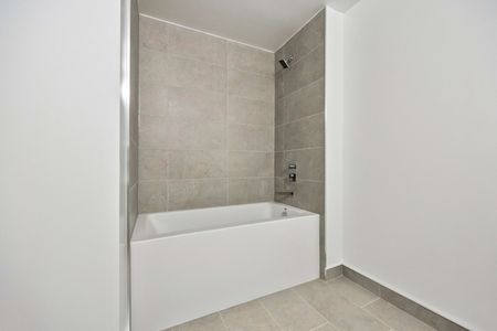 For Lease - 2075 King Road Unit# 405, King, Ontario - Photo 2