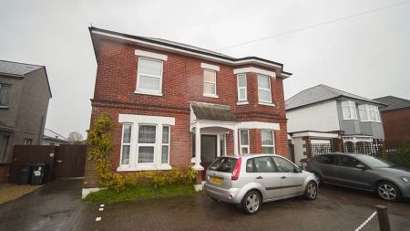 To Rent Boundary Rd, Ensbury Park, Bournemouth, BH10 £3,396 pcm Tenancy Info - Photo 3