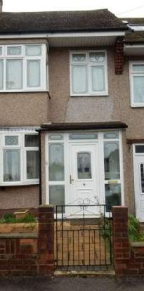 3 bedroom property to rent in South Ockendon - Photo 1