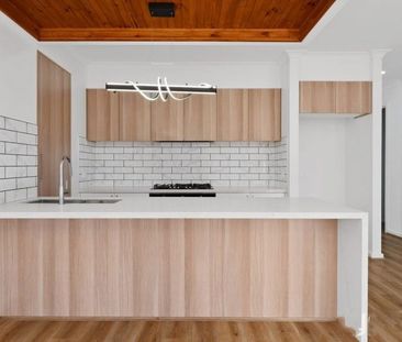 GREAT FAMILY HOME WITH DUCTED HEATING AND COOLING - Photo 5