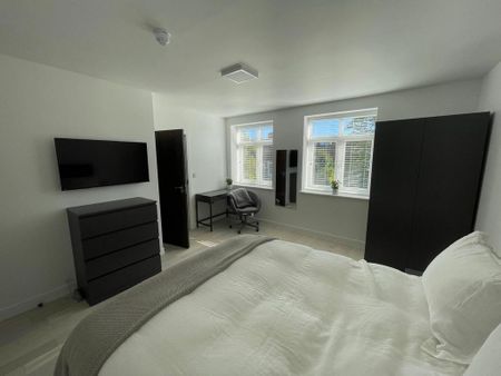 1 bedroom in a flat share to rent - Photo 3